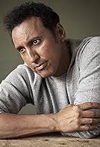 Foto de Aasif Mandvi pareja de Shaifali Puri