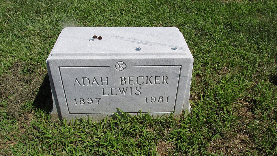 Foto de Adah Becker pareja de Ted Lewis