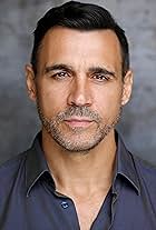 Foto de Adrian Paul pareja de Meilani Paul