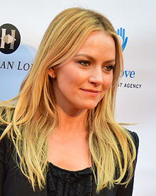 Foto de Becki Newton pareja de Chris Diamantopoulos