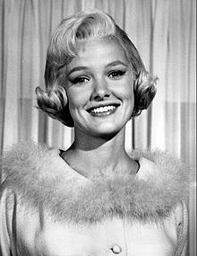 Foto de Beverley Owen pareja de Jon Stone