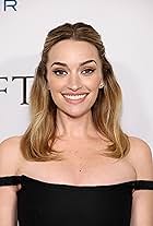 Foto de Brianne Howey pareja de Matt Ziering