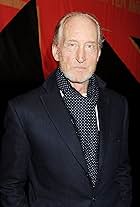 Foto de Charles Dance pareja de Joanna Haythorn