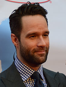 Foto de Chris Diamantopoulos pareja de Becki Newton