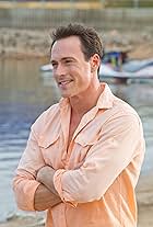 Foto de Chris Klein pareja de Laina-Rose Thyfault
