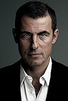 Foto de Claes Bang pareja de Lis Kasper Bang
