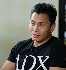 Foto de Cung Le pareja de Suzanne Lee Roe