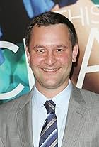 Foto de Dan Fogelman pareja de Caitlin Thompson