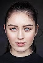 Foto de Danielle Galligan pareja de Joe Anderson