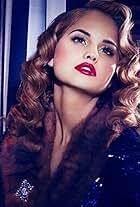 Foto de Debby Ryan pareja de Joshua Dun
