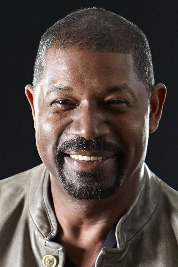 Foto de Dennis Haysbert pareja de Elena Simms