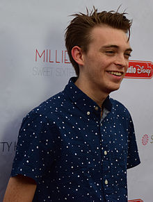 Foto de Dylan Riley Snyder pareja de Allisyn Ashley Arm
