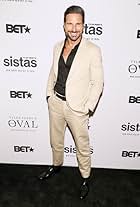 Foto de Ed Quinn pareja de Heather Courtney-Quinn