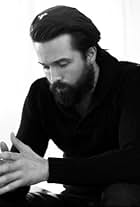 Foto de Emmett J Scanlan pareja de Claire Cooper