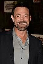 Foto de Grant Bowler pareja de Roxane Wilson