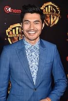Foto de Henry Golding pareja de Liv Lo