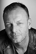 Foto de Hugo Speer pareja de Vivienne Harvey