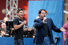 Foto de Hunter Foster pareja de Jennifer Cody