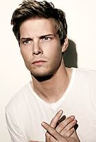 Foto de Hunter Parrish pareja de Kathryn Wahl