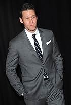 Foto de Ike Barinholtz pareja de Erica Hanson