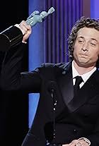 Foto de Jeremy Allen White pareja de Addison Timlin
