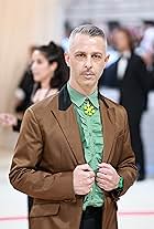 Foto de Jeremy Strong pareja de Emma Wall