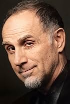 Foto de John Kassir pareja de Julie Benz