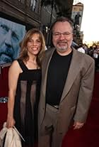 Foto de Jonathan Mostow pareja de Laurie Sandell