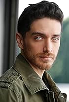 Foto de Josh Keaton pareja de Elizabeth Melendez