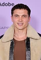 Foto de la celebrity Karl Glusman