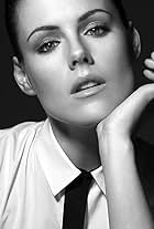 Foto de Kathleen Robertson pareja de Chris Cowles