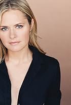 Foto de Maggie Lawson pareja de Benjamin Koldyke