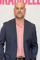 Foto de Max Adler pareja de Jennifer Bronstein