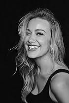 Foto de Meredith Hagner pareja de Wyatt Russell