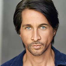 Foto de Michael Easton pareja de Ginevra Arabia