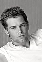 Foto de Mike Vogel pareja de Courtney Renee Raborg