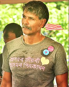 Foto de Milind Soman pareja de Ankita Konwar