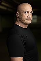 Foto de Paul Lazenby pareja de Marianna Komlos