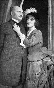 Foto de Percy Waram pareja de Lucia Cole