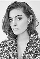 Foto de Phoebe Tonkin pareja de Paul Wesley