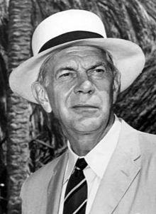 Foto de la celebrity Raymond Massey