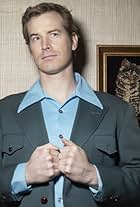 Foto de Rob Huebel pareja de Holly Hannula