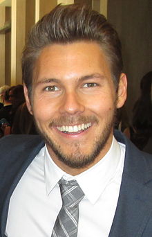 Foto de Scott Clifton pareja de Nicole Lampson