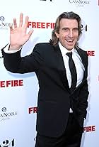 Foto de Sharlto Copley pareja de Tanit Phoenix Copley