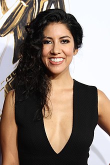 Foto de Stephanie Beatriz pareja de Brad Hoss