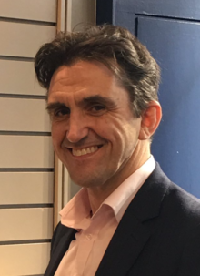 Foto de Stephen McGann pareja de Heidi Thomas
