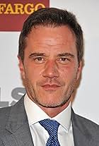 Foto de Tim DeKay pareja de Elisa Taylor