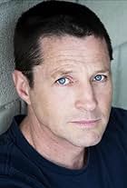 Foto de Tim Guinee pareja de Daisy Foote