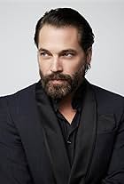 Foto de Tim Rozon pareja de Linzey Rozon
