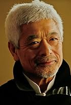 Foto de Togo Igawa pareja de Adrienne Baba
